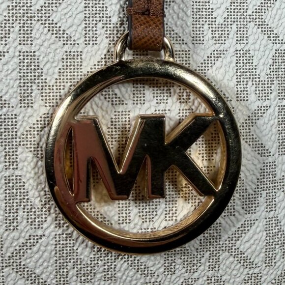 Michael Kors MK Signature Tote Bag — Vanilla & Acorn Monogram - Picture 4 of 16